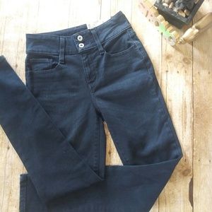 4/25 Arizona sz 3 NWT Hi-Rise Straight leg (c31)